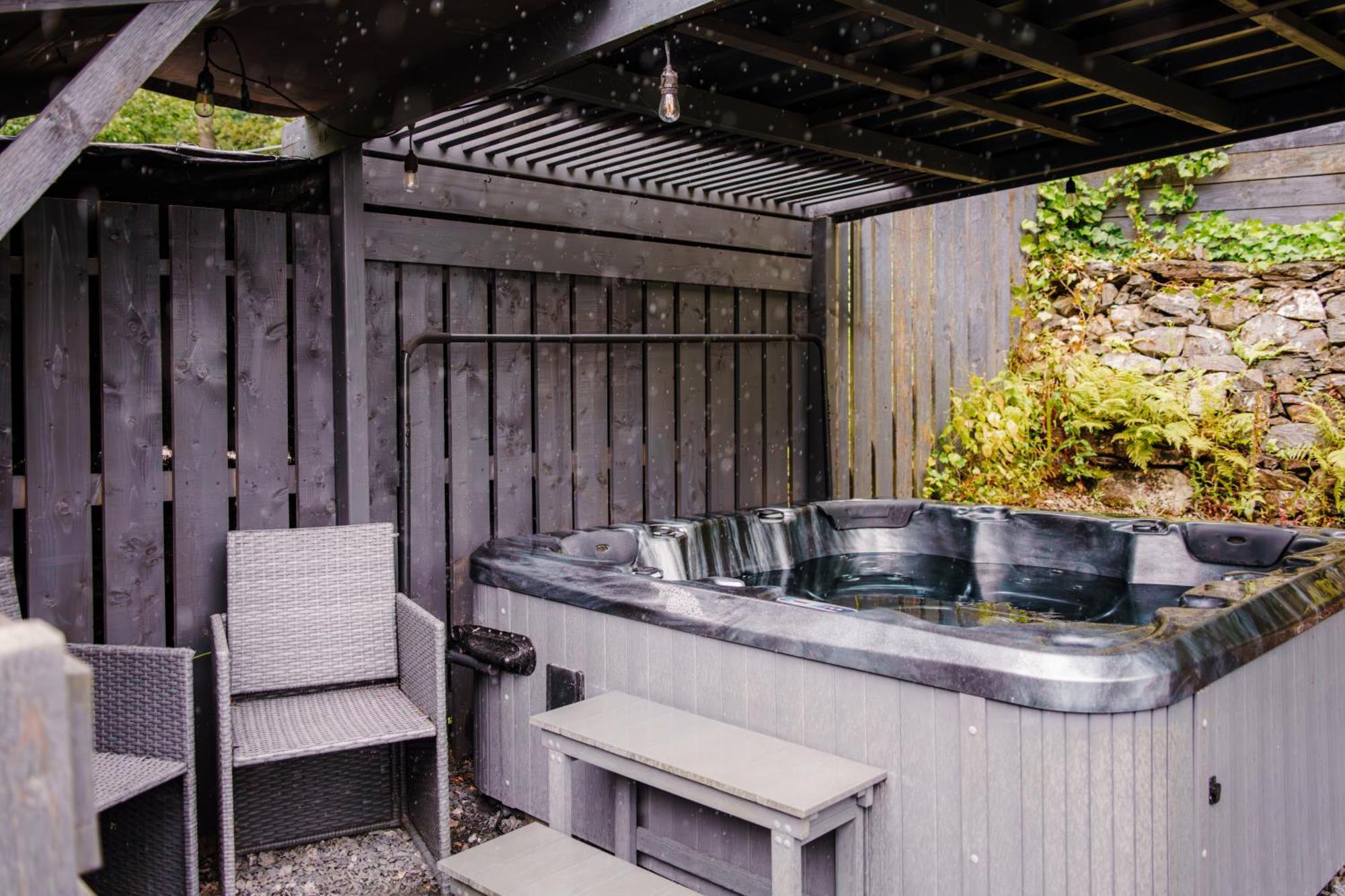 Squirrel Bank, With A Hot Tub & Parking Bowness-on-Windermere Exterior foto