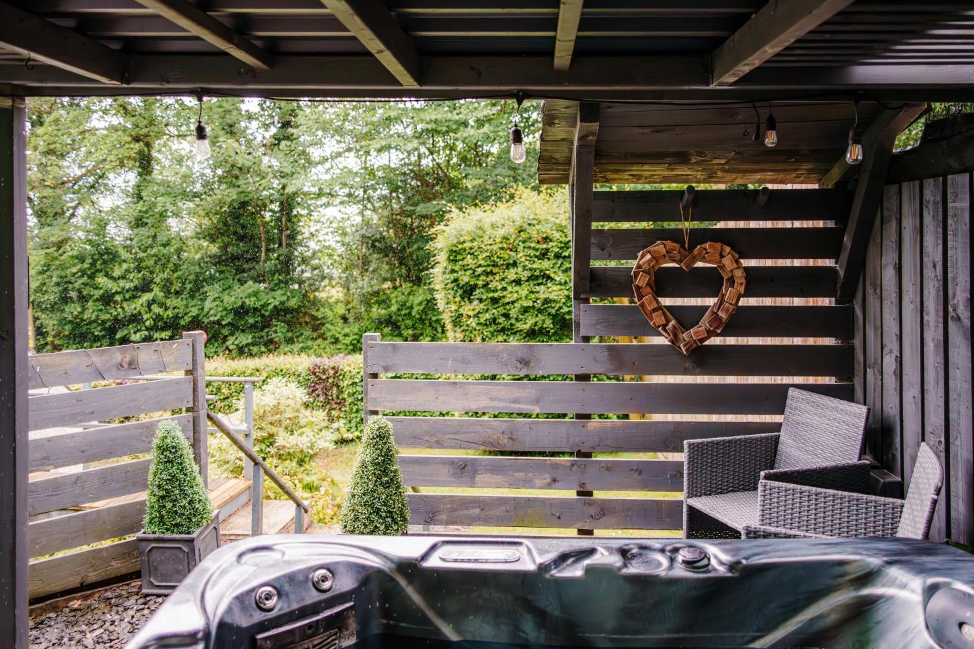 Squirrel Bank, With A Hot Tub & Parking Bowness-on-Windermere Exterior foto